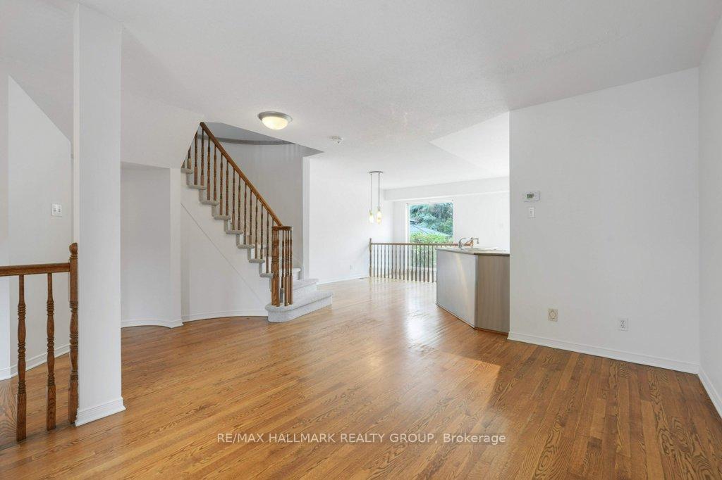Photo 5 of 1429 Lynx Crescent, Ottawa, Fallingbrook/Pineridge — HOMEH