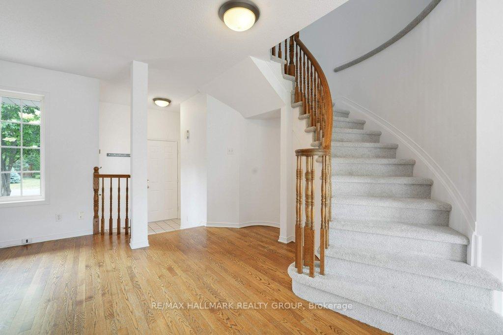 Photo 6 of 1429 Lynx Crescent, Ottawa, Fallingbrook/Pineridge — HOMEH