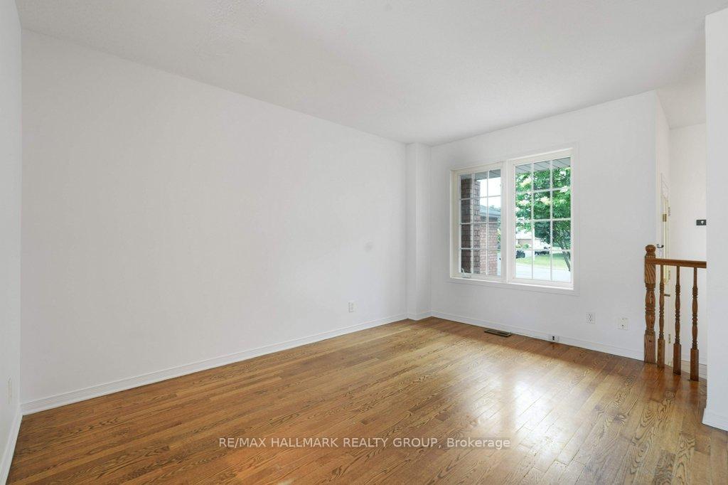 Photo 7 of 1429 Lynx Crescent, Ottawa, Fallingbrook/Pineridge — HOMEH