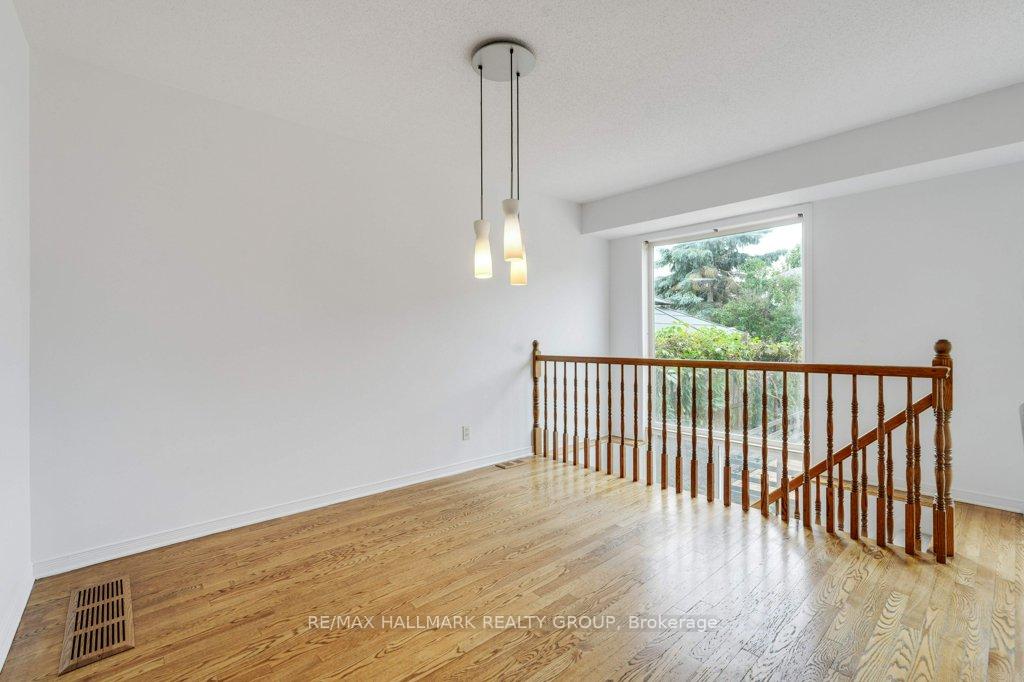 Photo 10 of 1429 Lynx Crescent, Ottawa, Fallingbrook/Pineridge — HOMEH