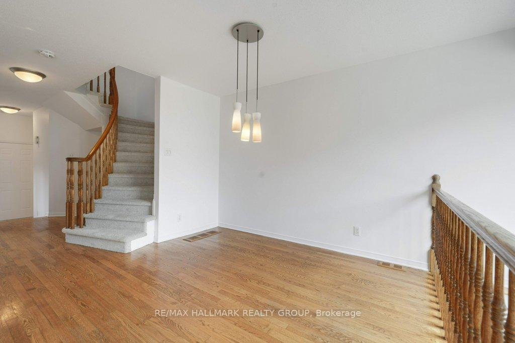 Photo 12 of 1429 Lynx Crescent, Ottawa, Fallingbrook/Pineridge — HOMEH