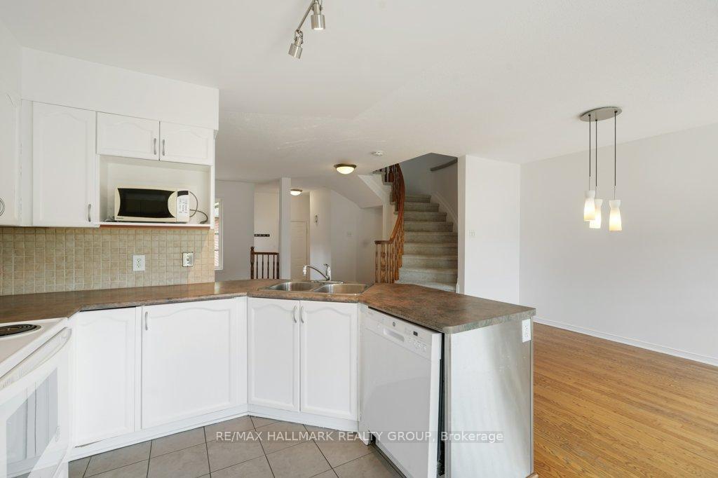 Photo 14 of 1429 Lynx Crescent, Ottawa, Fallingbrook/Pineridge — HOMEH