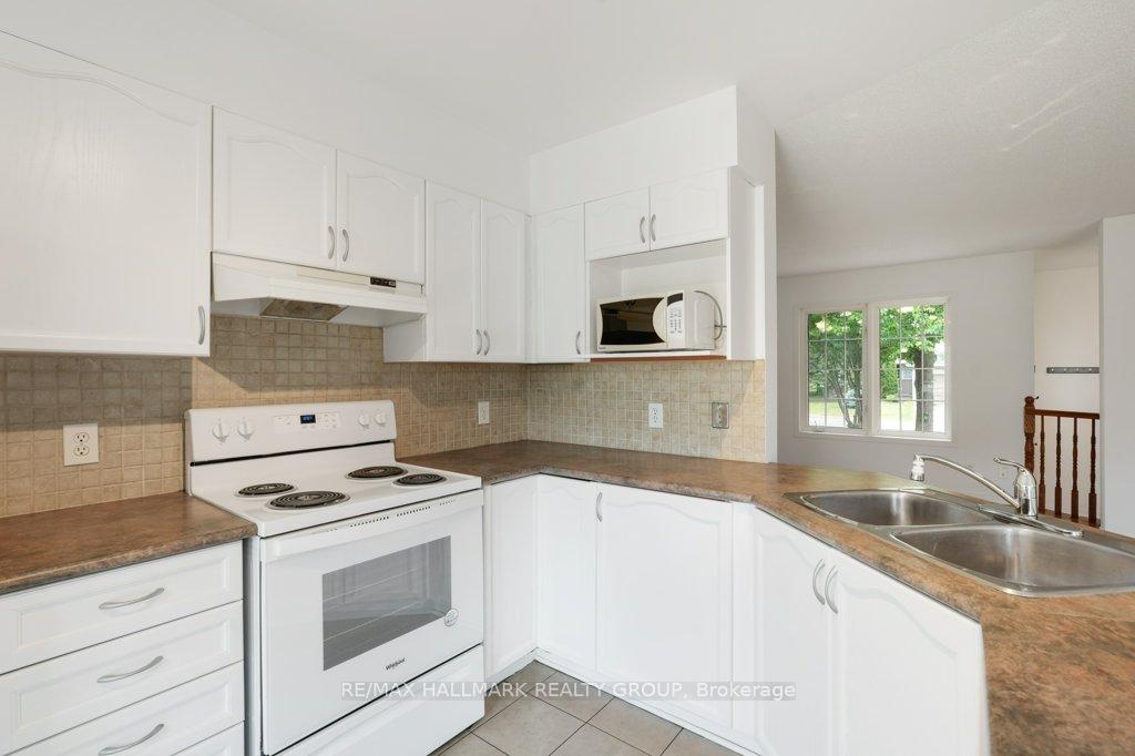 Photo 15 of 1429 Lynx Crescent, Ottawa, Fallingbrook/Pineridge — HOMEH