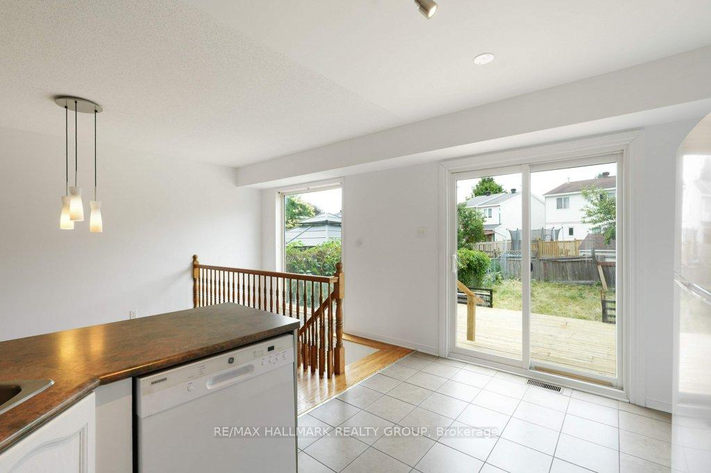 Photo 17 of 1429 Lynx Crescent, Ottawa, Fallingbrook/Pineridge — HOMEH