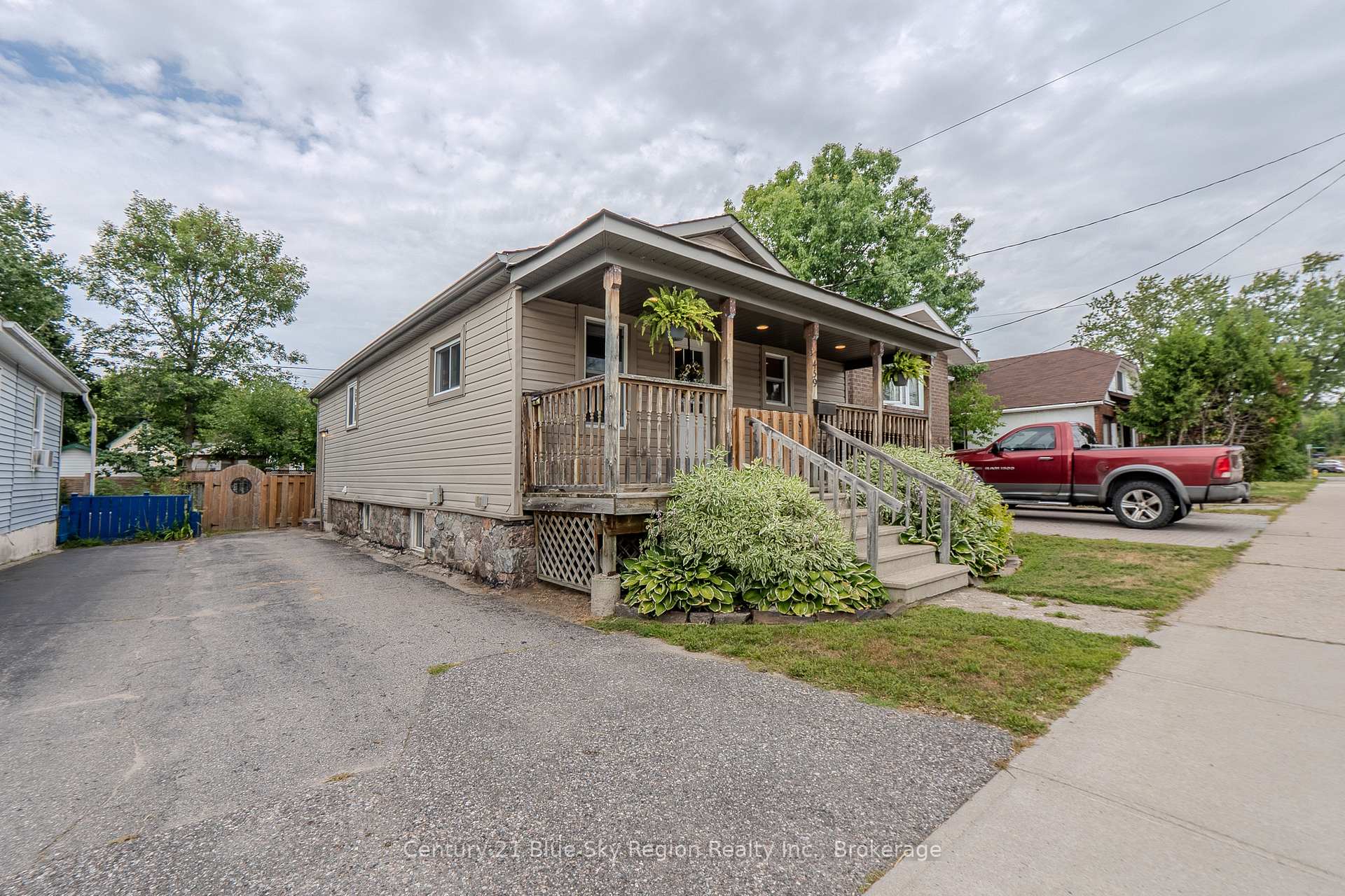 Photo 2 of 459 King Street W, North Bay, Central — HOMEH