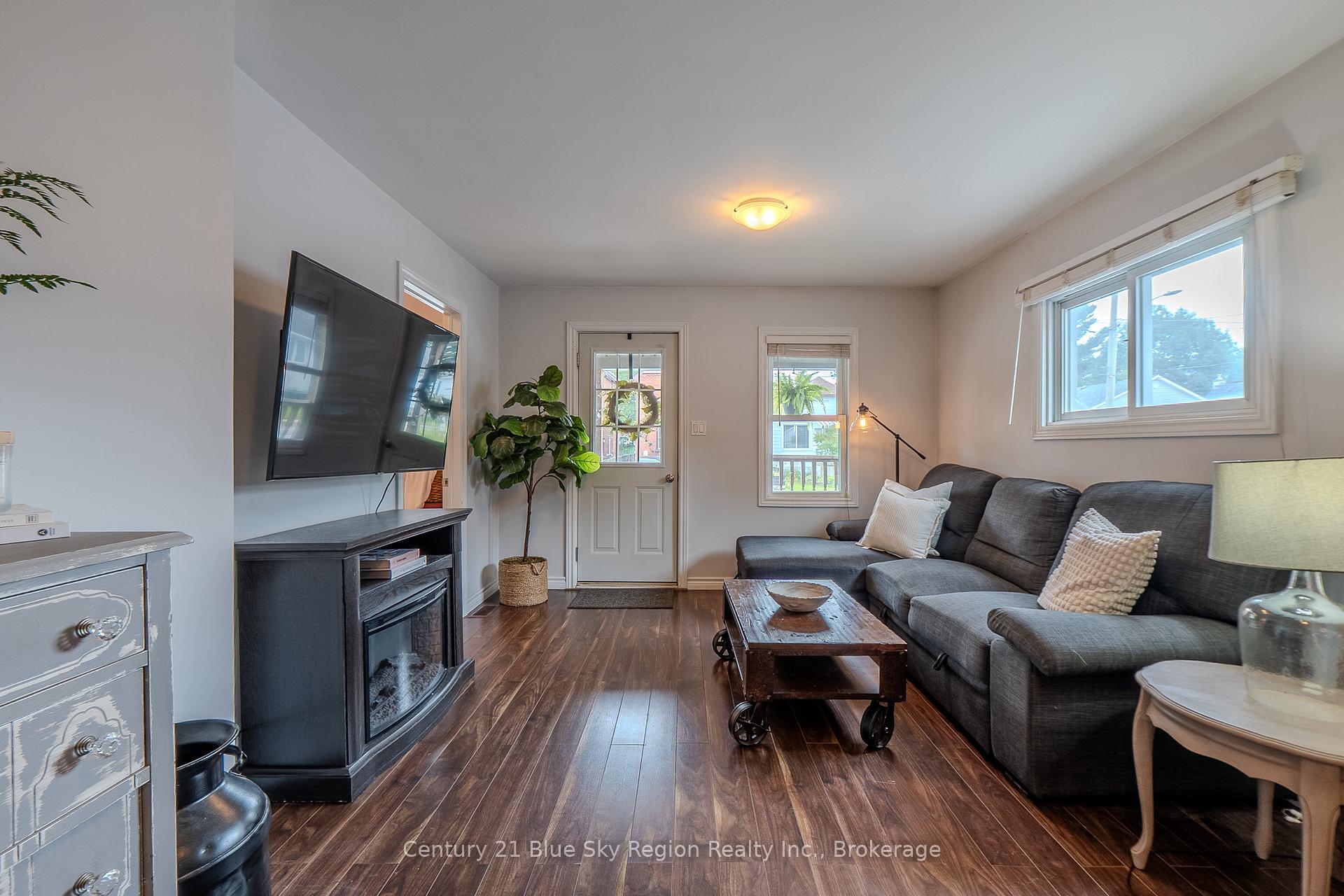 Photo 7 of 459 King Street W, North Bay, Central — HOMEH