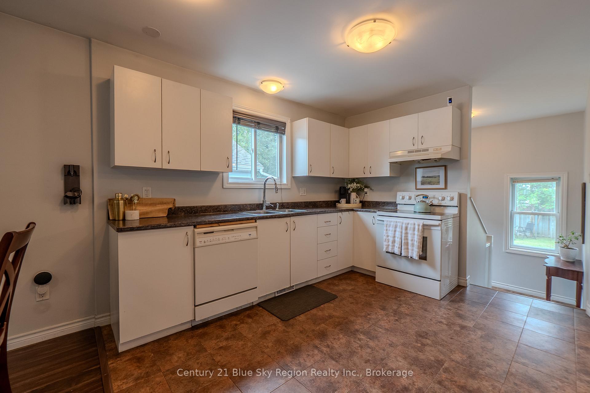 Photo 11 of 459 King Street W, North Bay, Central — HOMEH
