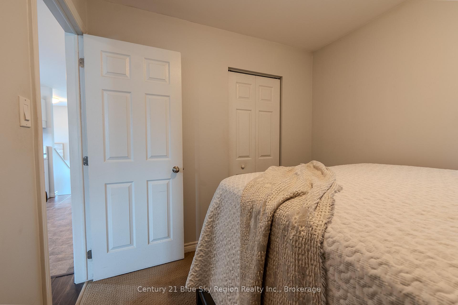 Photo 20 of 459 King Street W, North Bay, Central — HOMEH