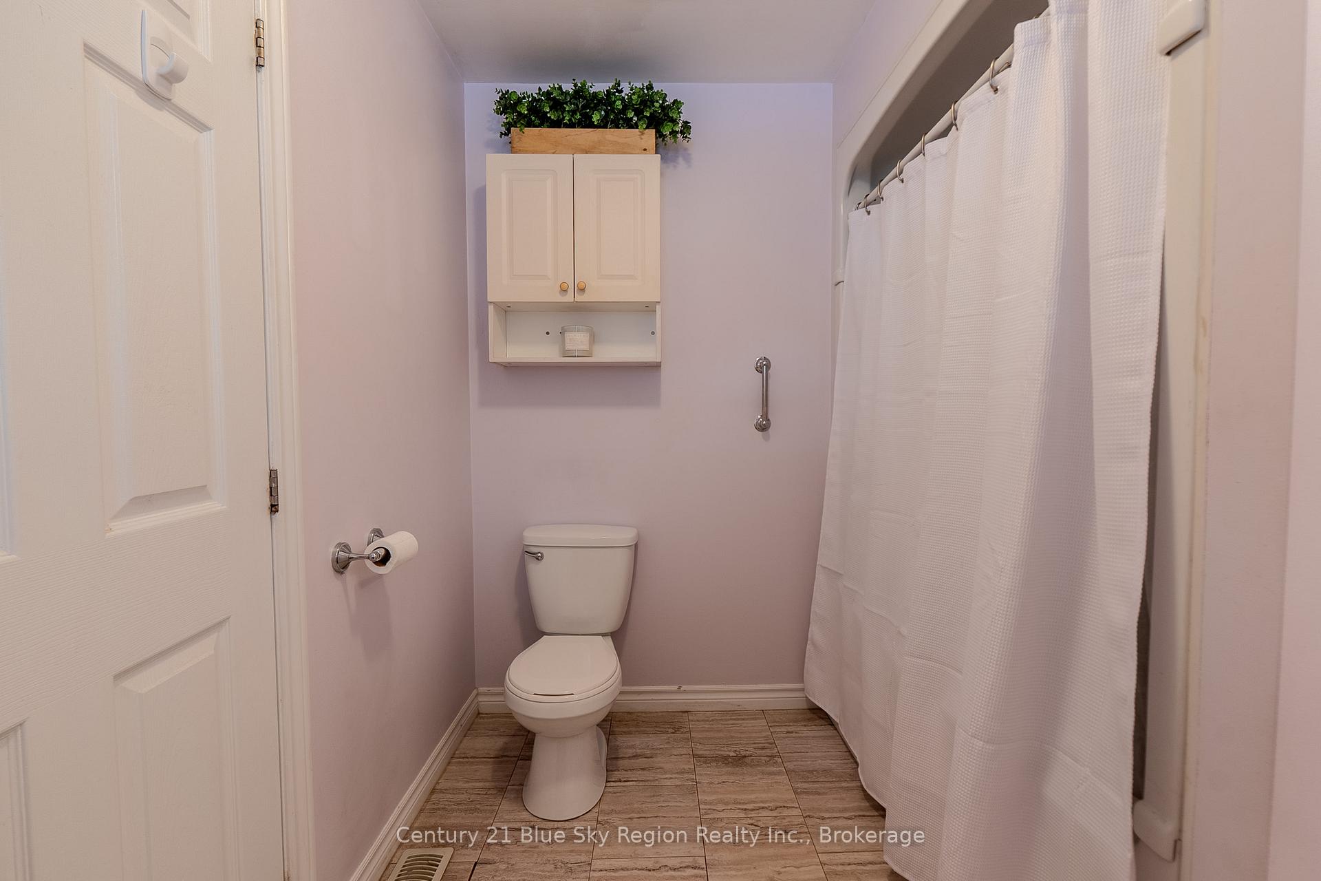 Photo 22 of 459 King Street W, North Bay, Central — HOMEH