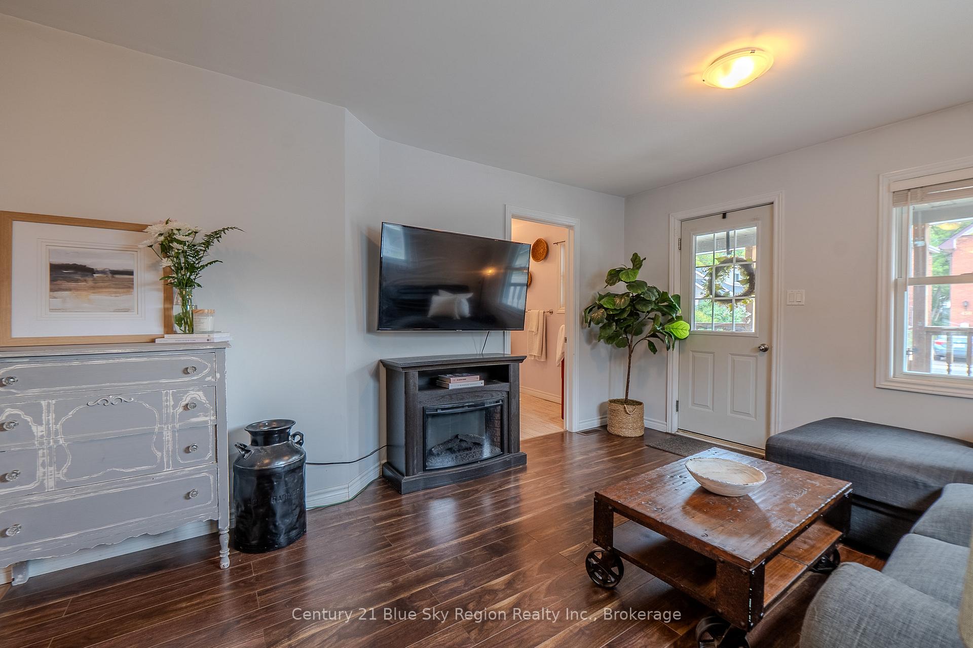 Photo 23 of 459 King Street W, North Bay, Central — HOMEH