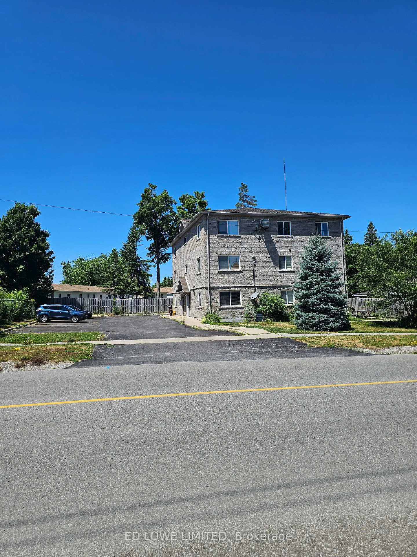 Photo 1 of 82 Fittons Road E, Orillia — HOMEH