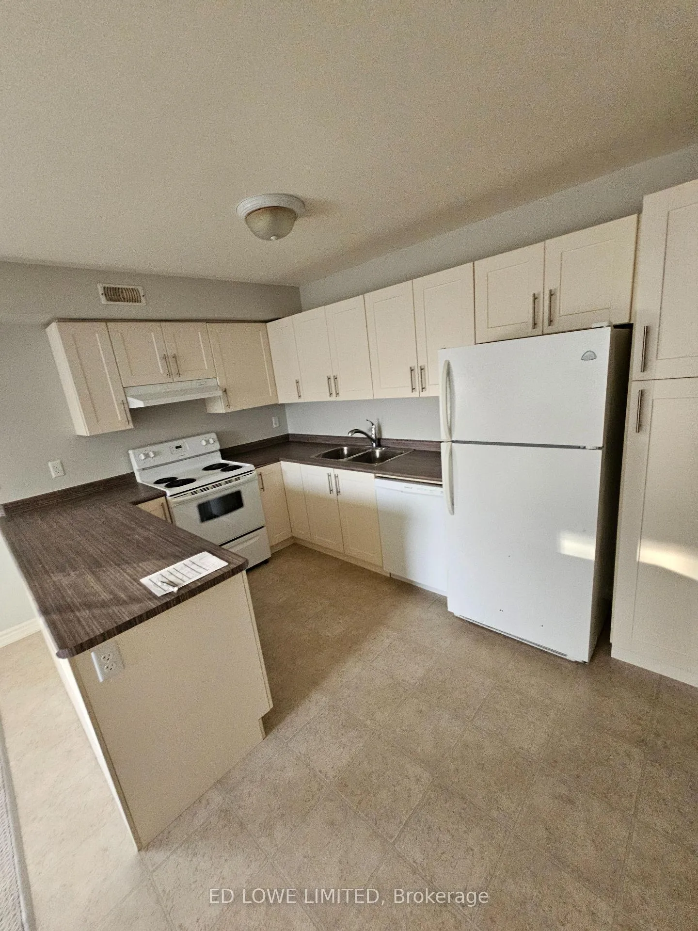 Photo 3 of 82 Fittons Road E, Orillia — HOMEH
