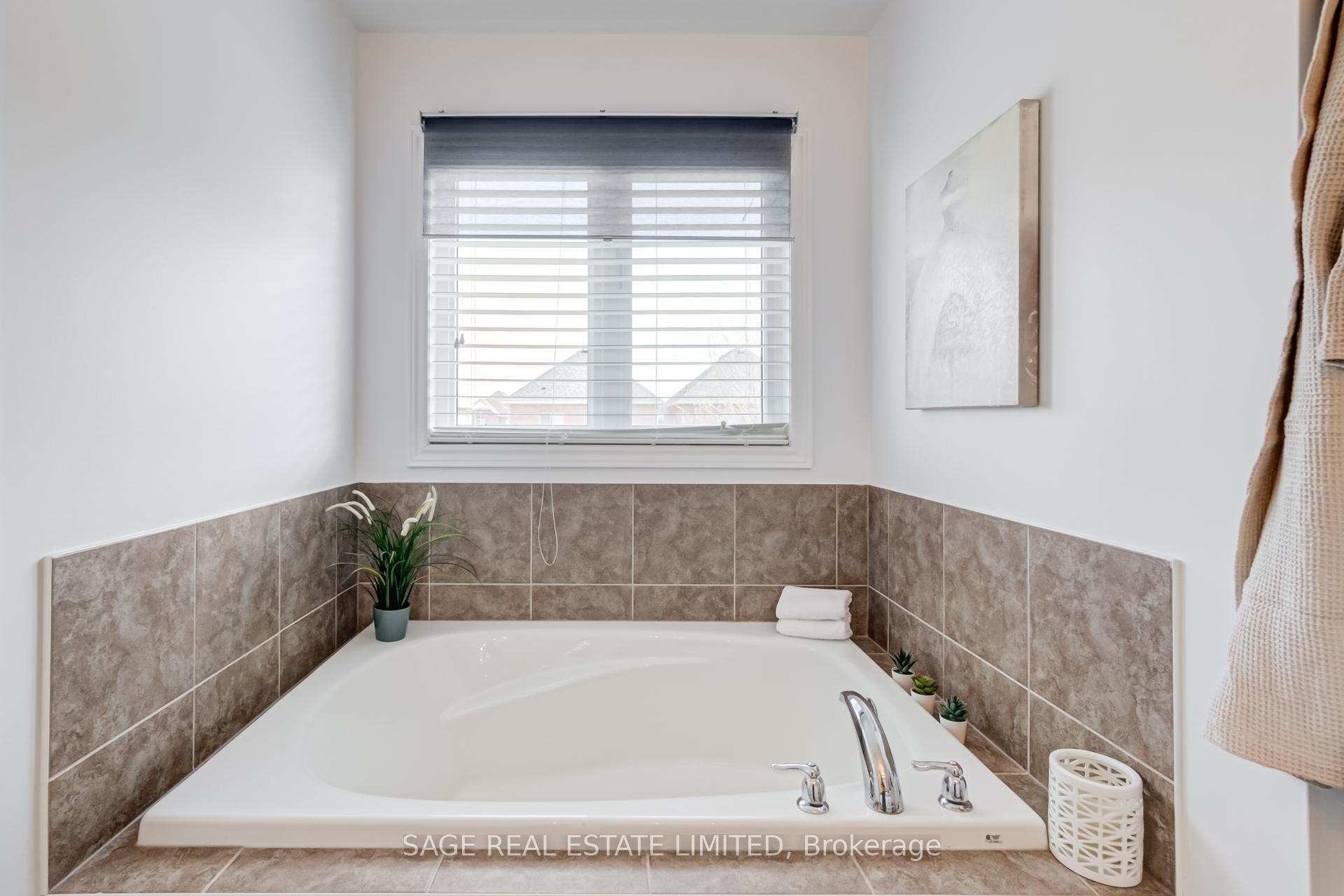 Photo 19 of 53 Sharpe Crescent, New Tecumseth, Tottenham — HOMEH