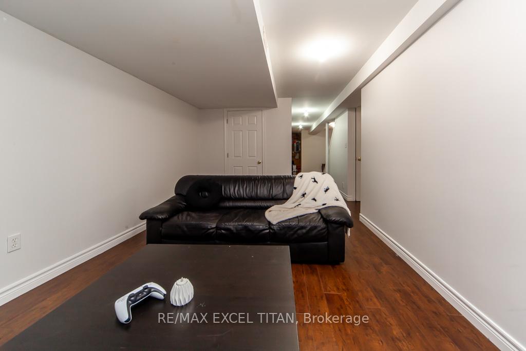 Photo 1 of 71 Red River Crescent, Newmarket, Woodland Hill — HOMEH