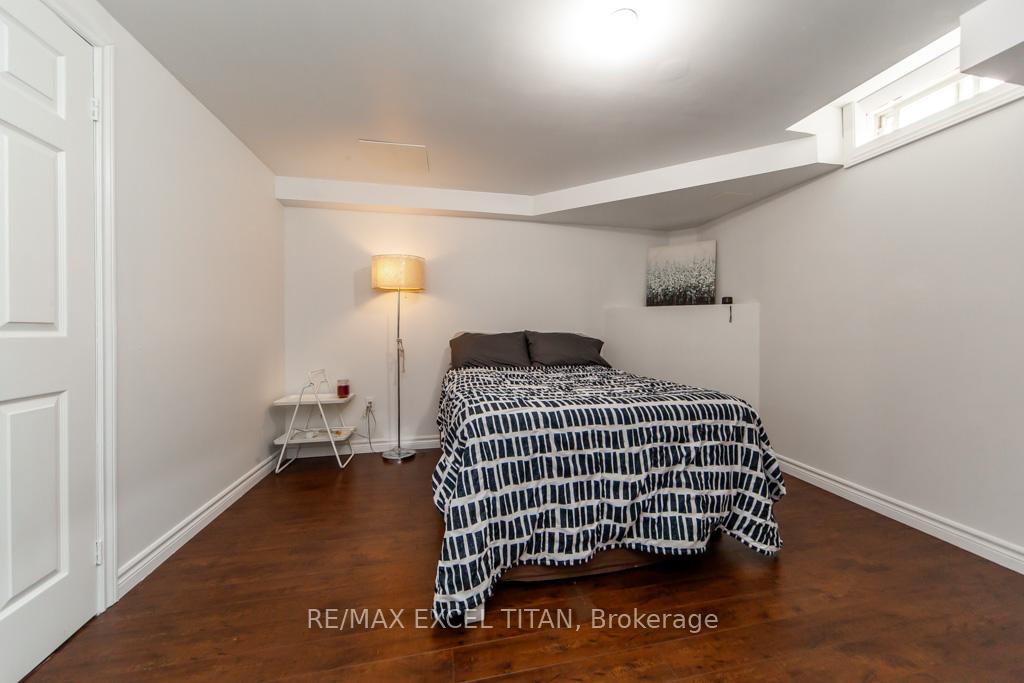 Photo 3 of 71 Red River Crescent, Newmarket, Woodland Hill — HOMEH