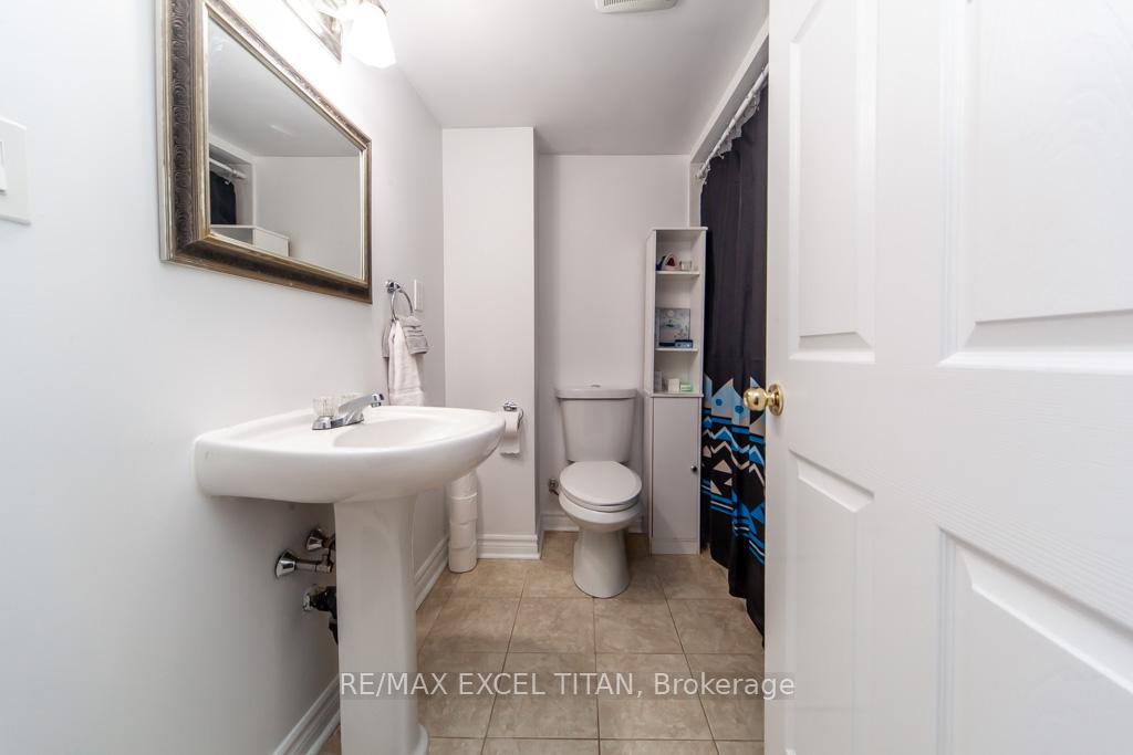 Photo 5 of 71 Red River Crescent, Newmarket, Woodland Hill — HOMEH