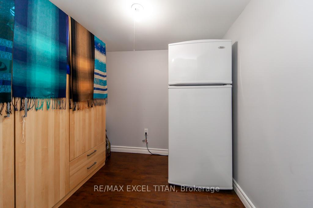 Photo 6 of 71 Red River Crescent, Newmarket, Woodland Hill — HOMEH