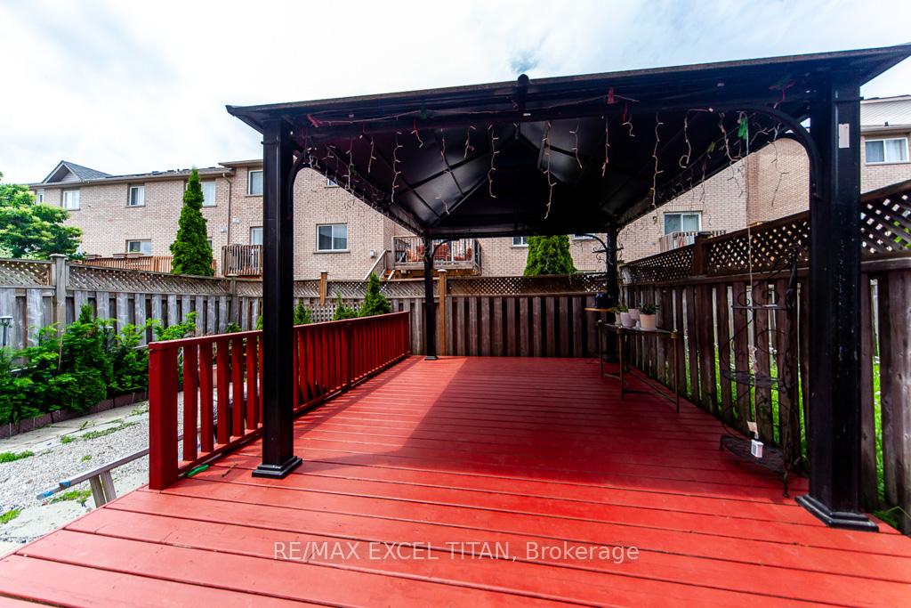 Photo 7 of 71 Red River Crescent, Newmarket, Woodland Hill — HOMEH
