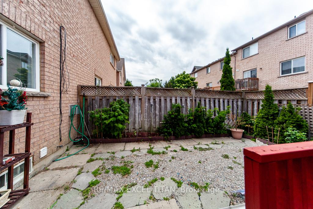 Photo 8 of 71 Red River Crescent, Newmarket, Woodland Hill — HOMEH