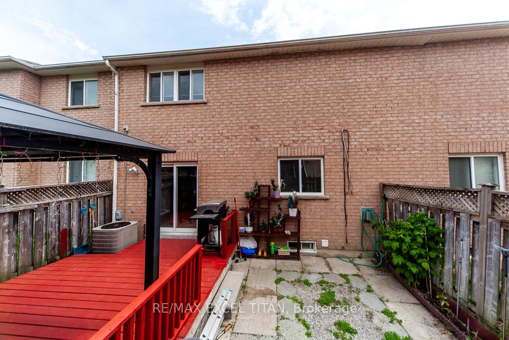 Photo 10 of 71 Red River Crescent, Newmarket, Woodland Hill — HOMEH