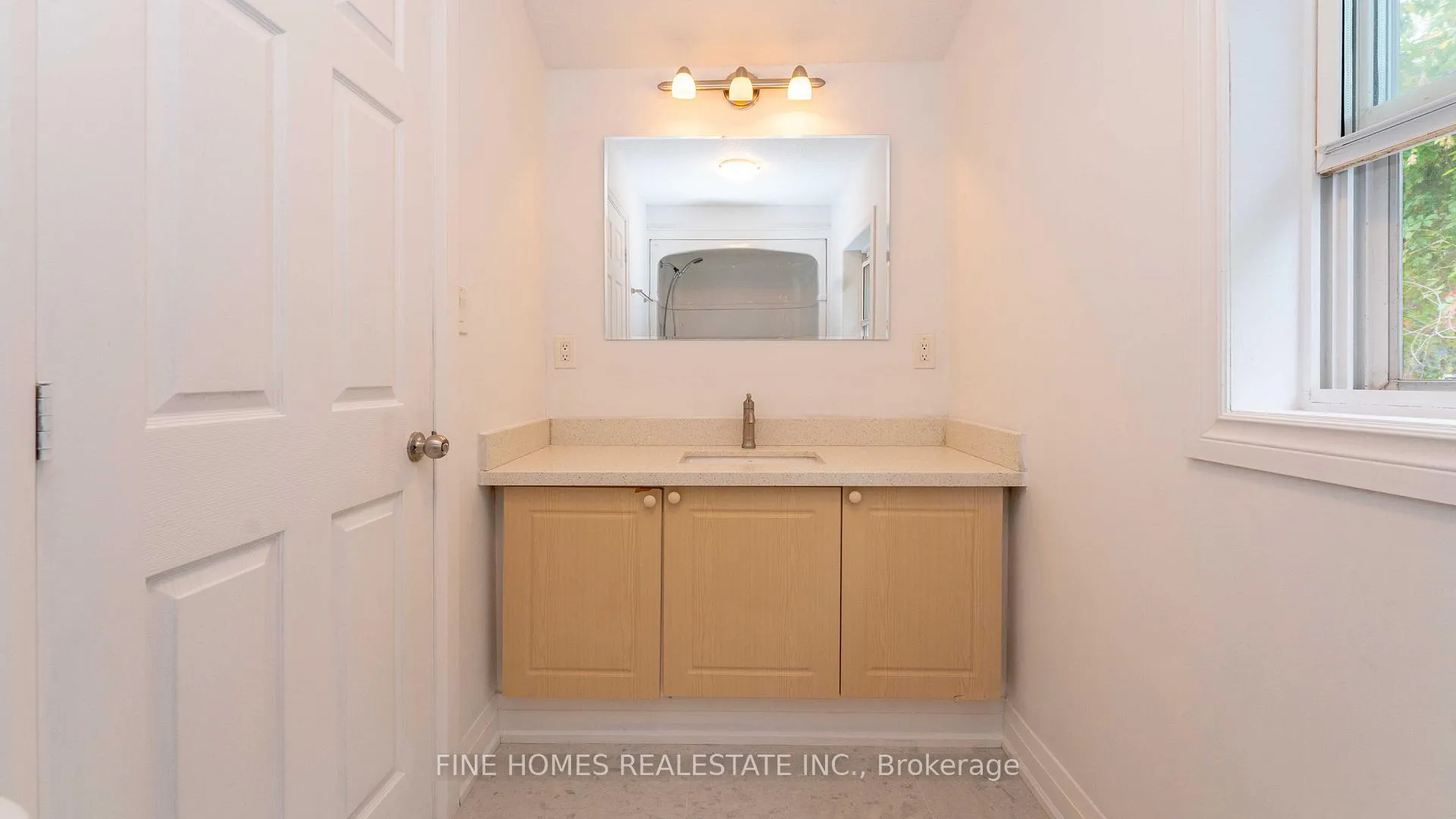 Photo 22 of 119 Albert Street S, Orillia — HOMEH
