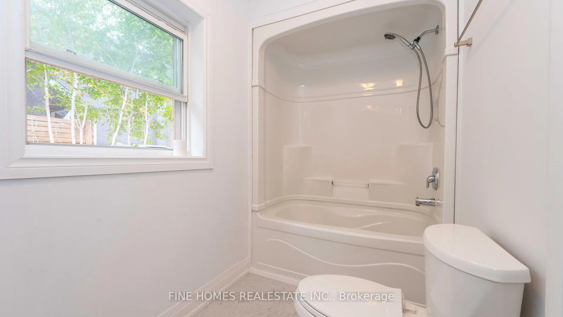 Photo 23 of 119 Albert Street S, Orillia — HOMEH