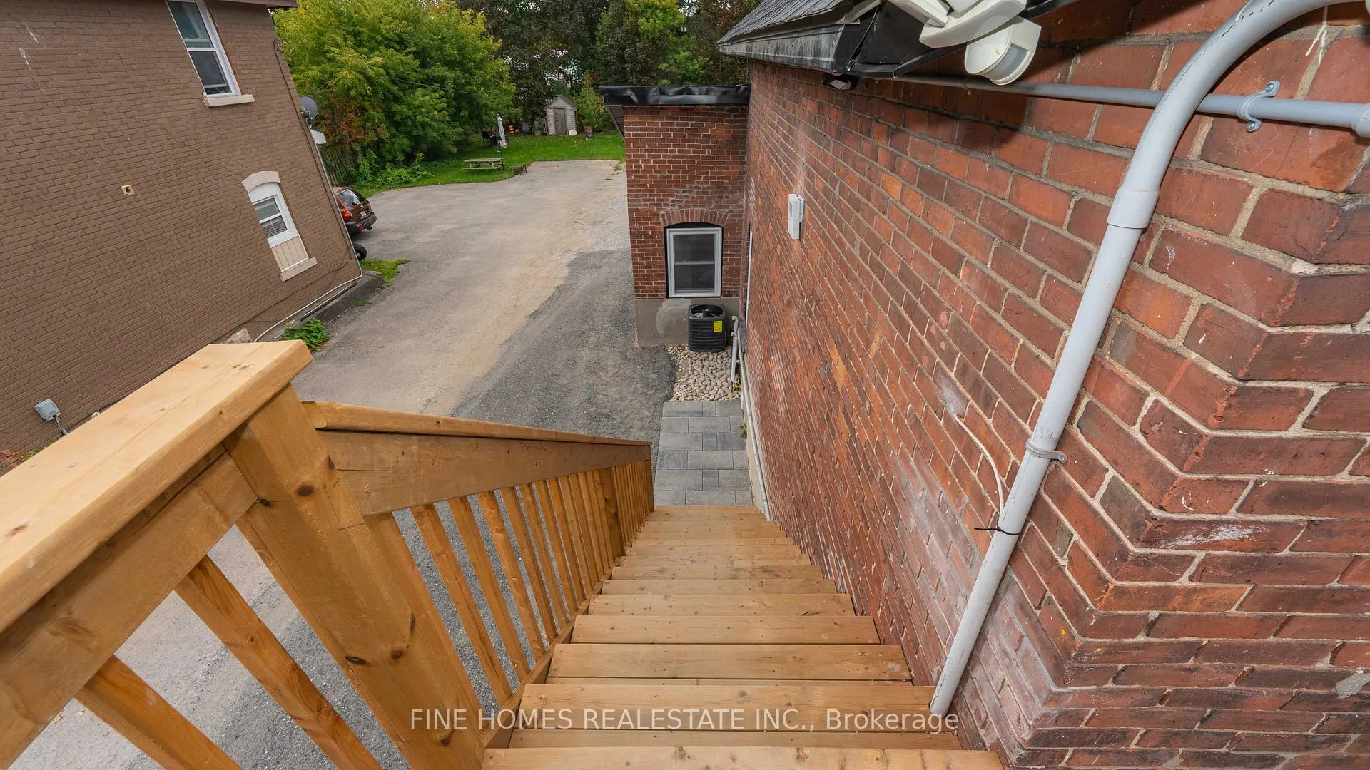 Photo 26 of 119 Albert Street S, Orillia — HOMEH