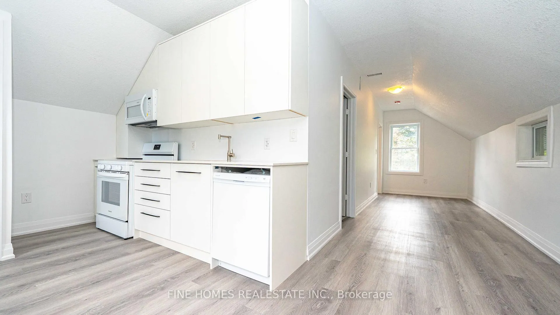 Photo 31 of 119 Albert Street S, Orillia — HOMEH