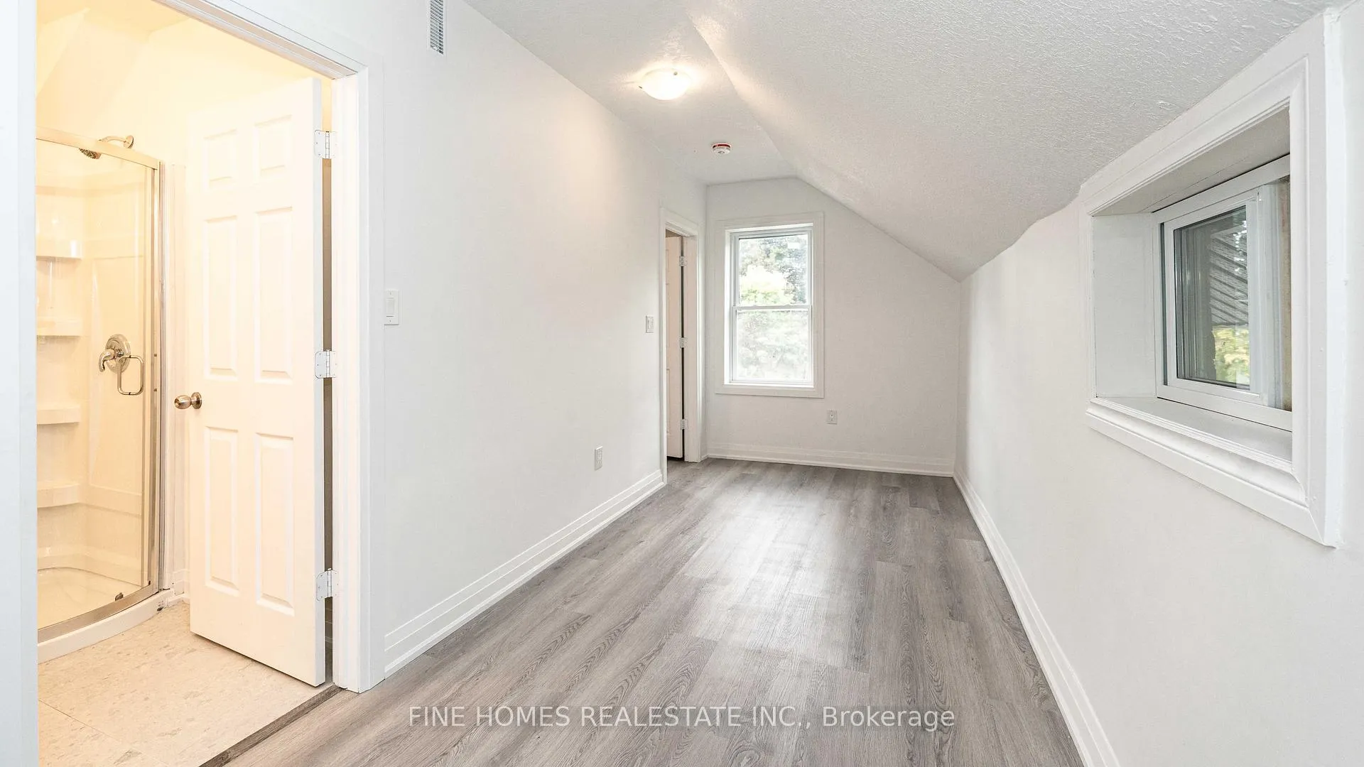 Photo 32 of 119 Albert Street S, Orillia — HOMEH