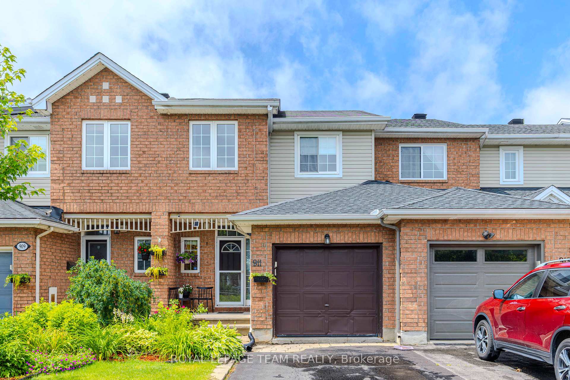 Photo 1 of 911 Markwick Crescent, Ottawa, Notting Hill/Summerside — HOMEH