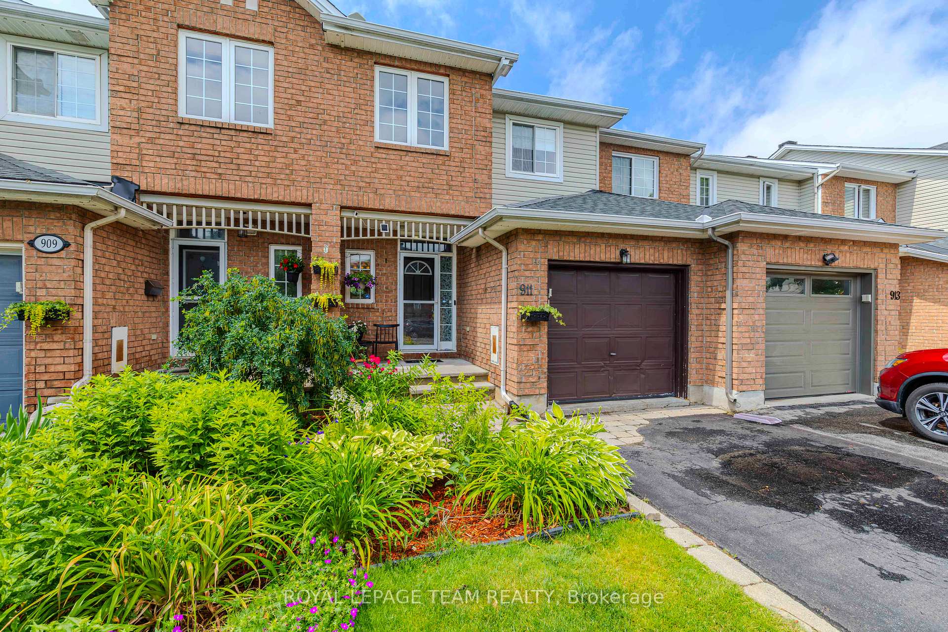 Photo 2 of 911 Markwick Crescent, Ottawa, Notting Hill/Summerside — HOMEH