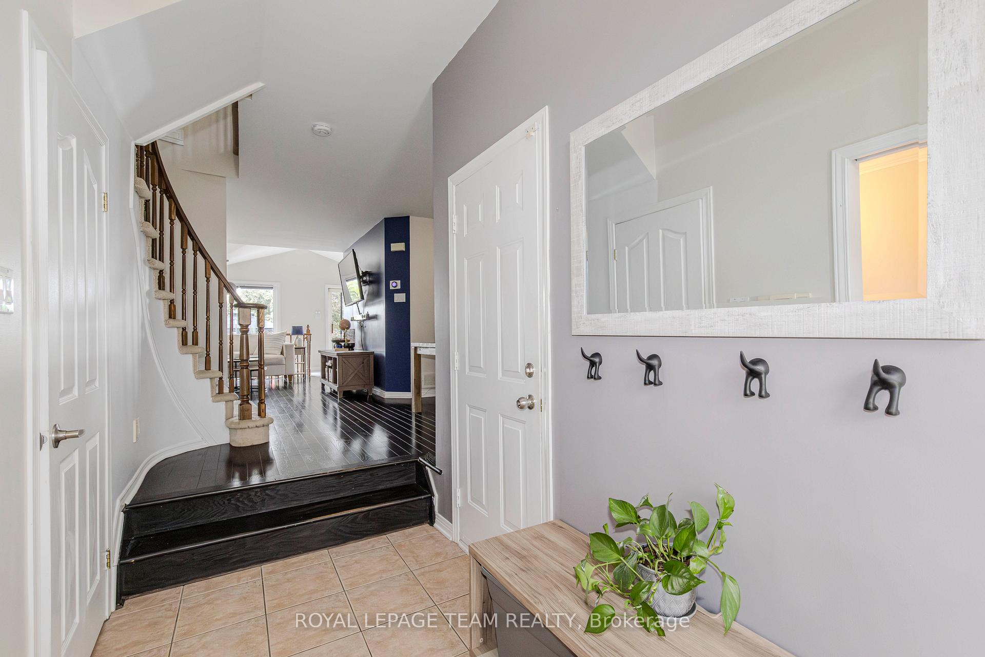 Photo 7 of 911 Markwick Crescent, Ottawa, Notting Hill/Summerside — HOMEH
