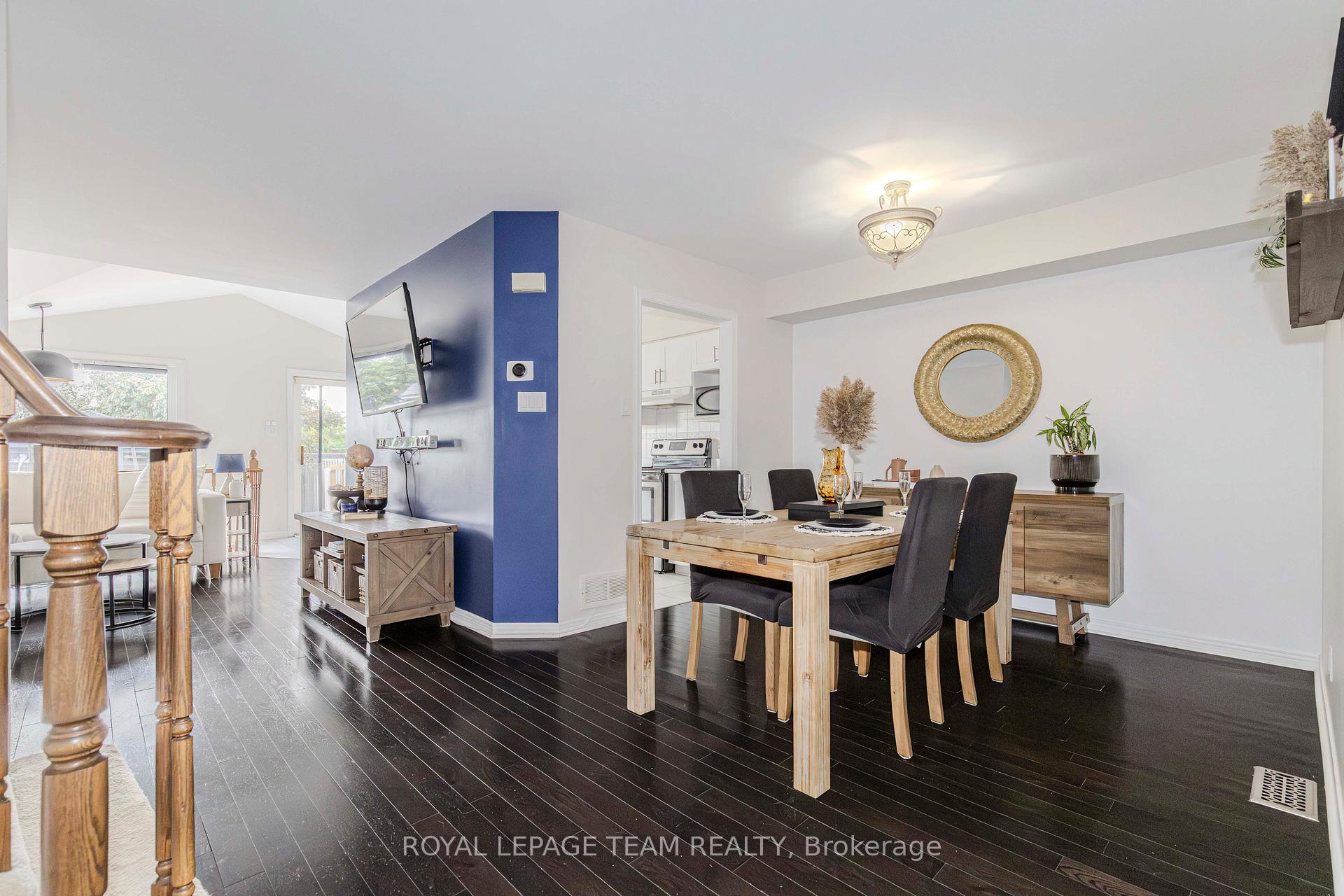 Photo 8 of 911 Markwick Crescent, Ottawa, Notting Hill/Summerside — HOMEH