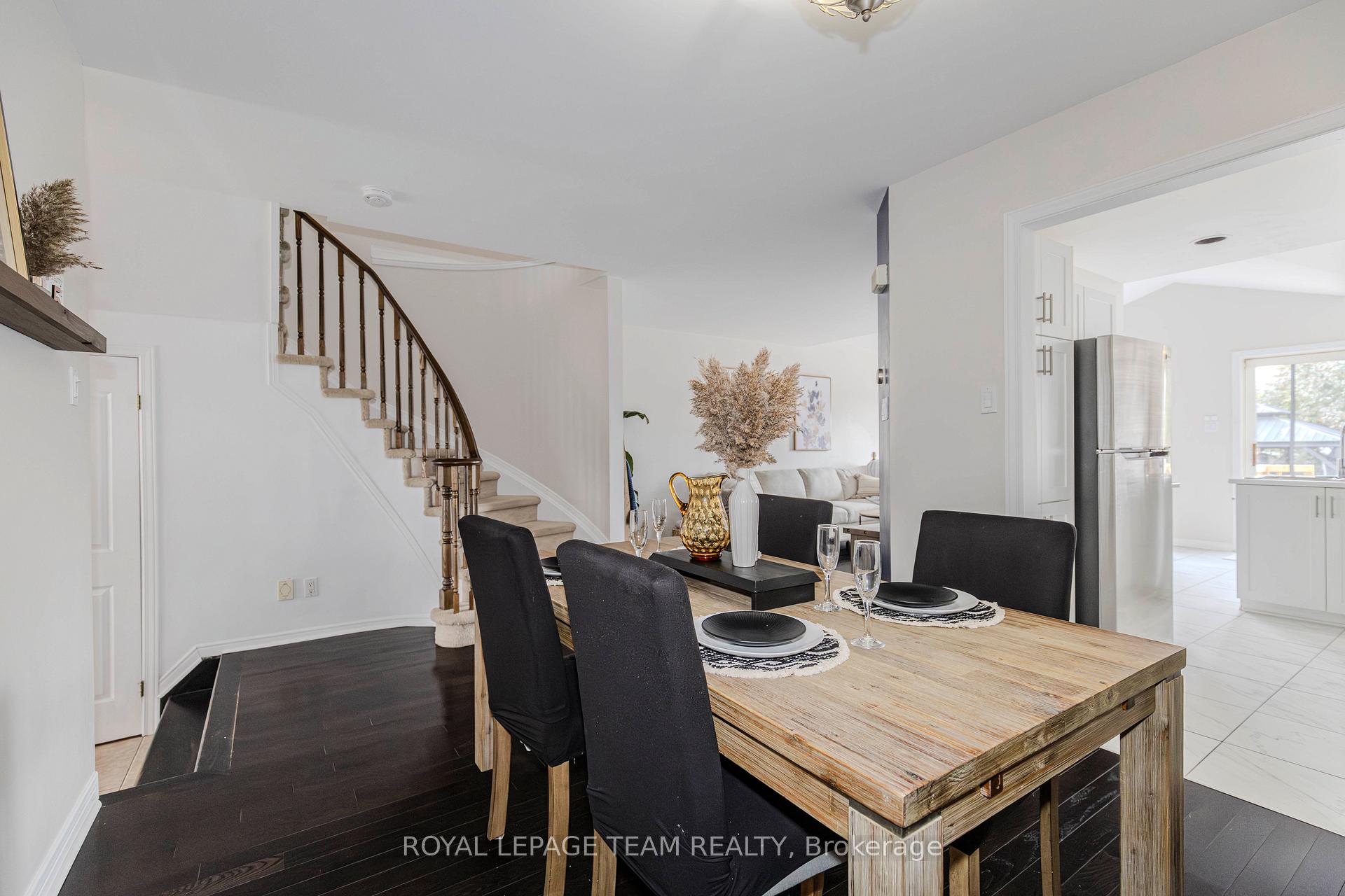 Photo 13 of 911 Markwick Crescent, Ottawa, Notting Hill/Summerside — HOMEH
