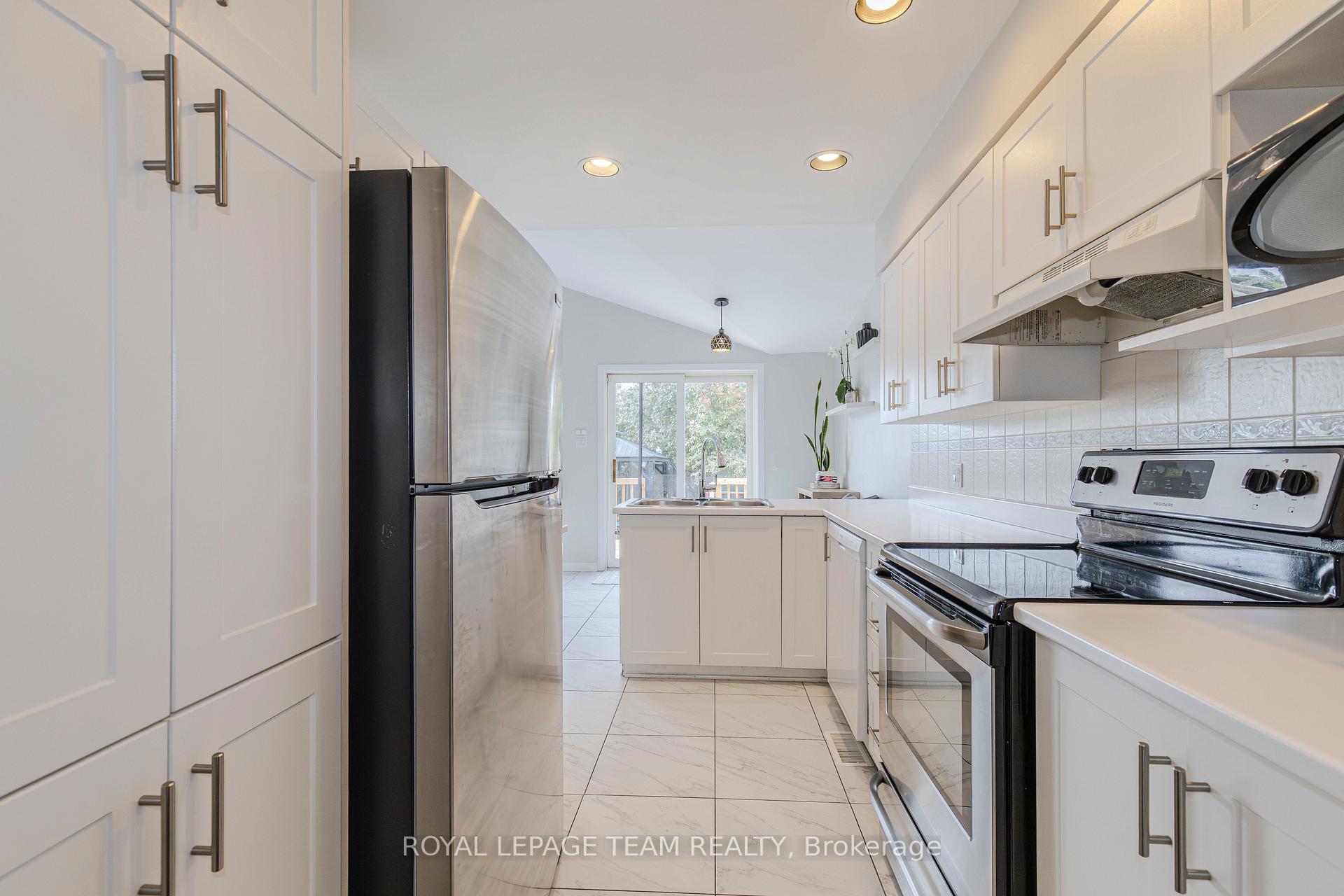 Photo 17 of 911 Markwick Crescent, Ottawa, Notting Hill/Summerside — HOMEH
