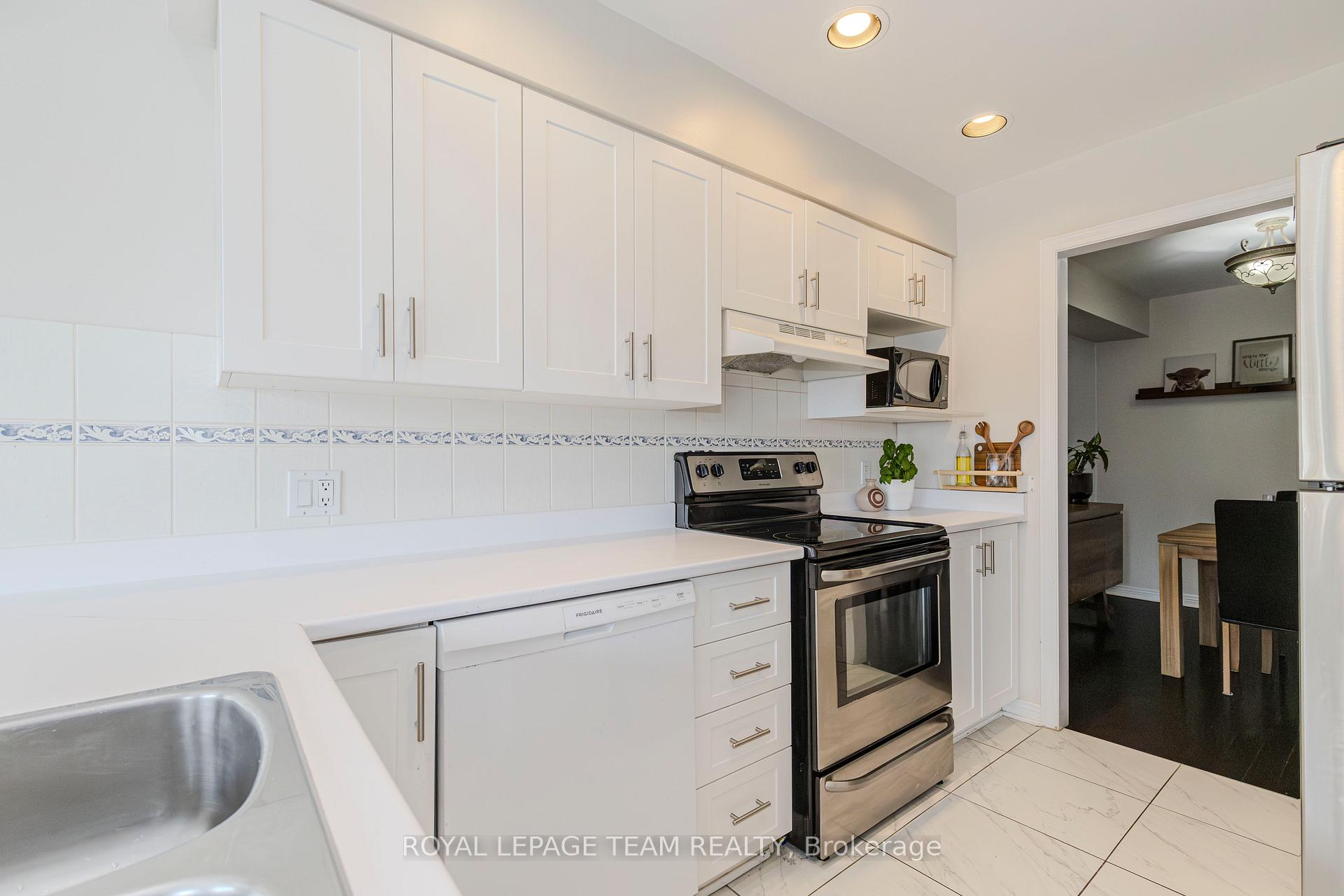 Photo 20 of 911 Markwick Crescent, Ottawa, Notting Hill/Summerside — HOMEH