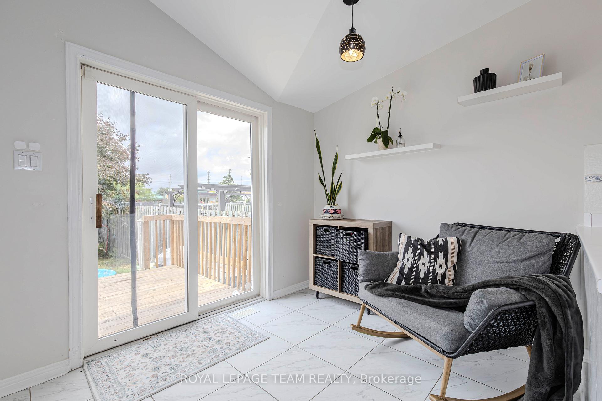 Photo 24 of 911 Markwick Crescent, Ottawa, Notting Hill/Summerside — HOMEH