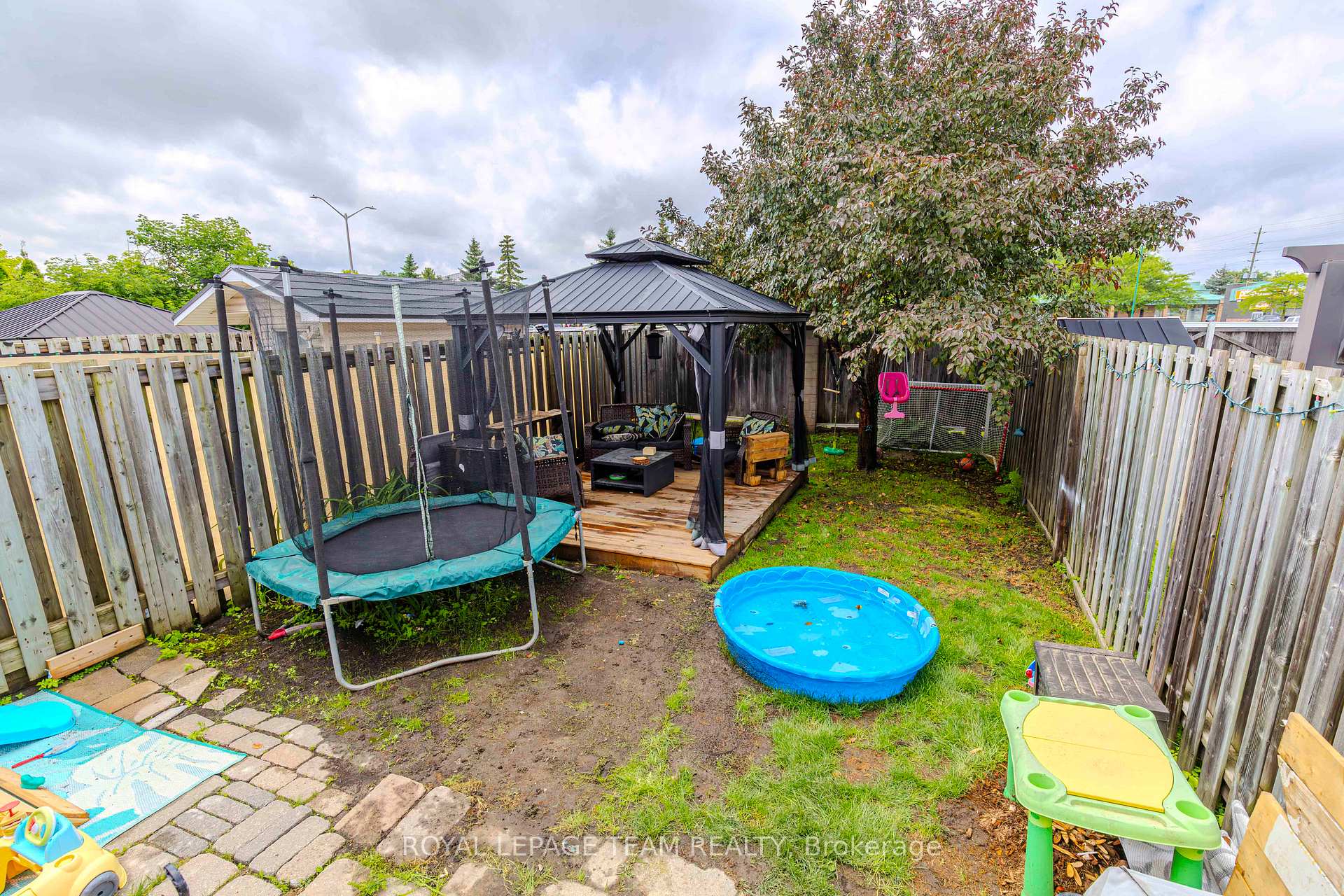 Photo 26 of 911 Markwick Crescent, Ottawa, Notting Hill/Summerside — HOMEH