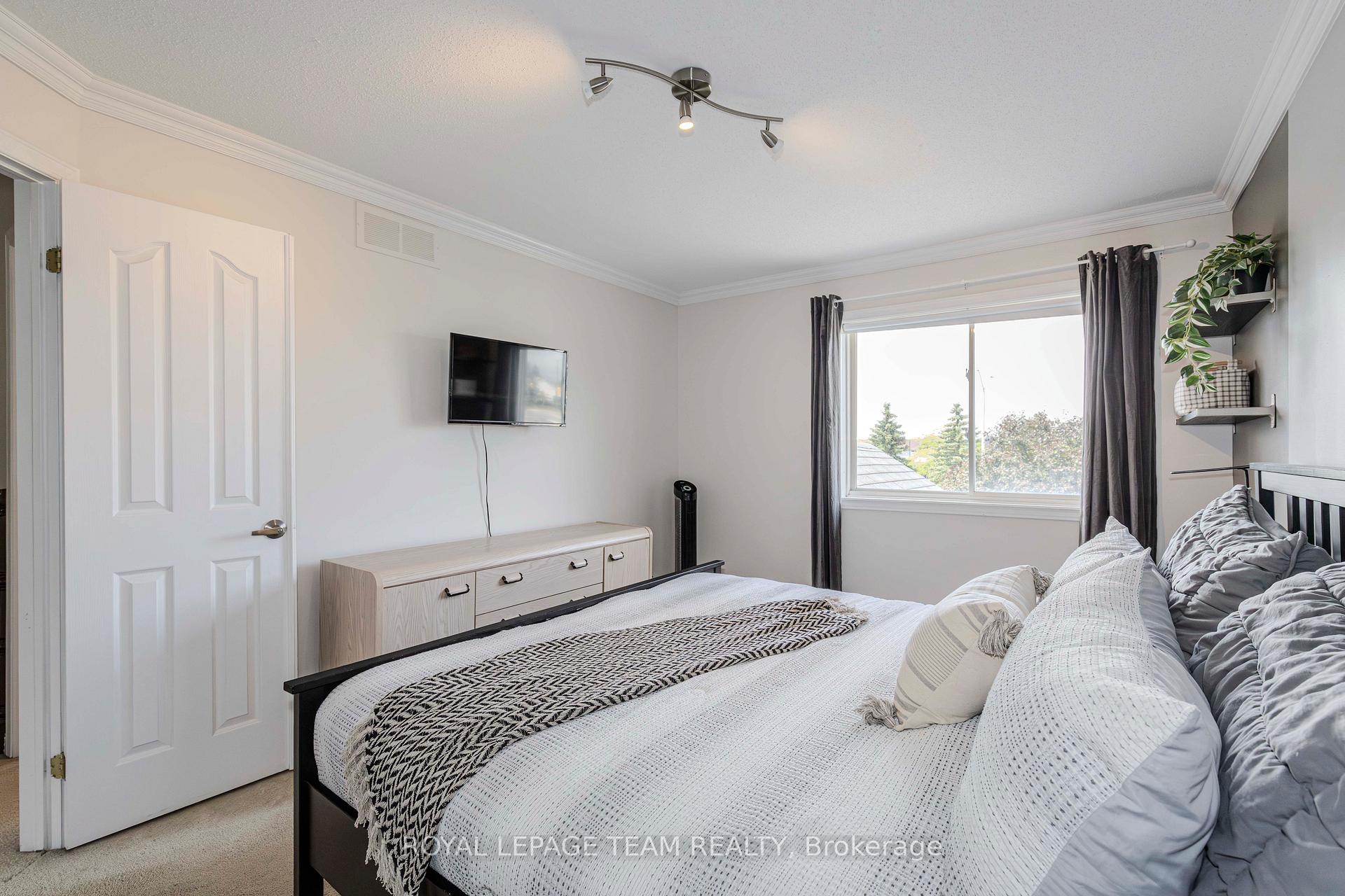 Photo 30 of 911 Markwick Crescent, Ottawa, Notting Hill/Summerside — HOMEH