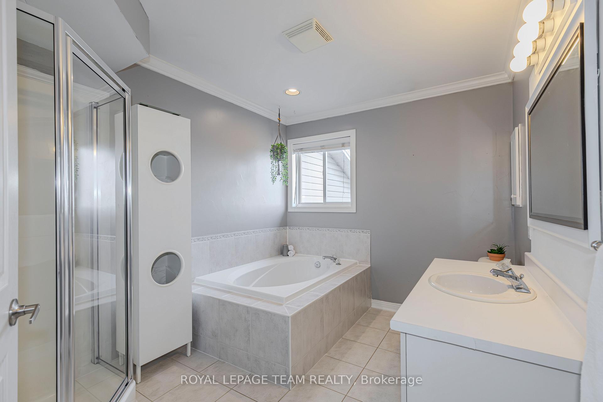 Photo 39 of 911 Markwick Crescent, Ottawa, Notting Hill/Summerside — HOMEH