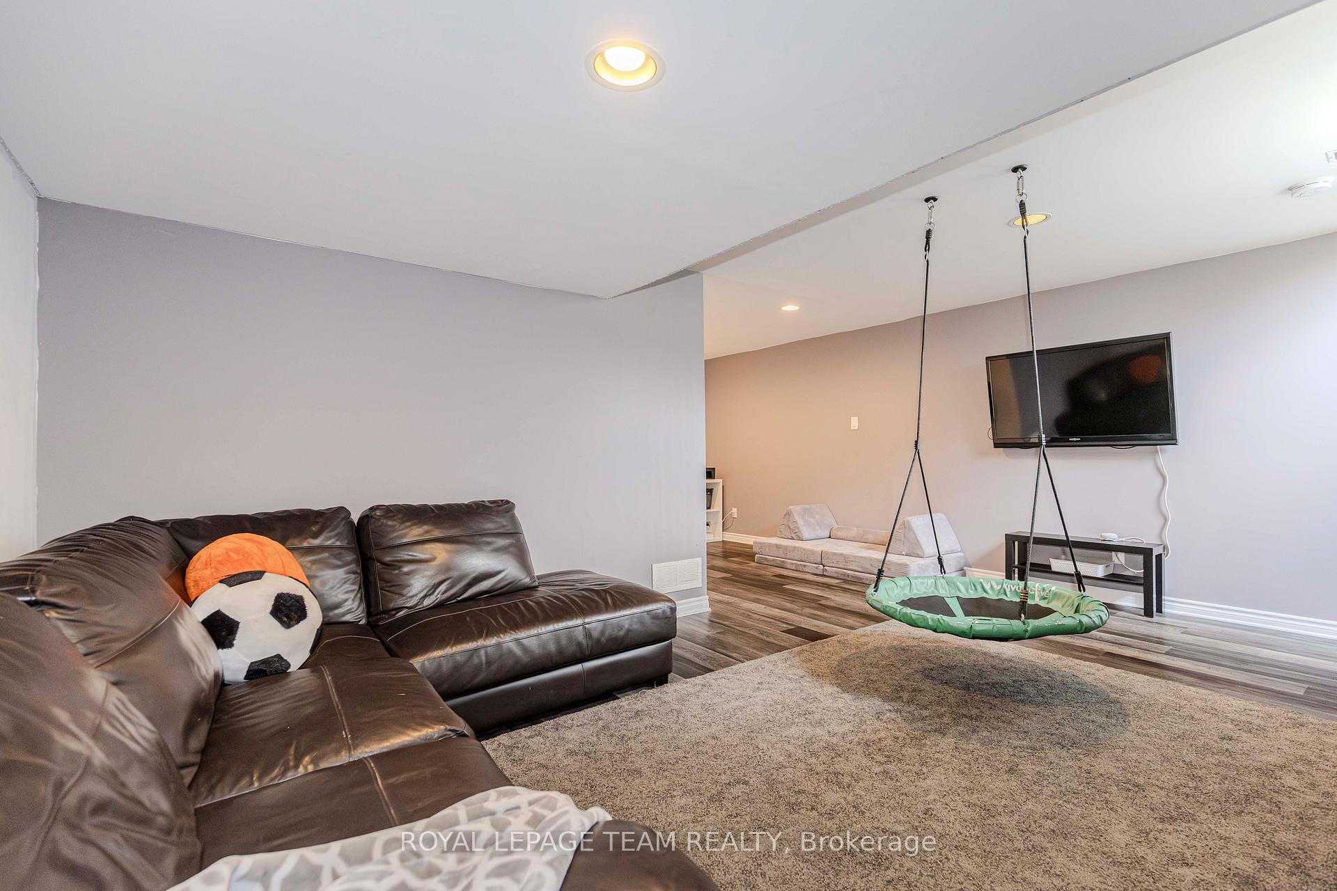 Photo 45 of 911 Markwick Crescent, Ottawa, Notting Hill/Summerside — HOMEH