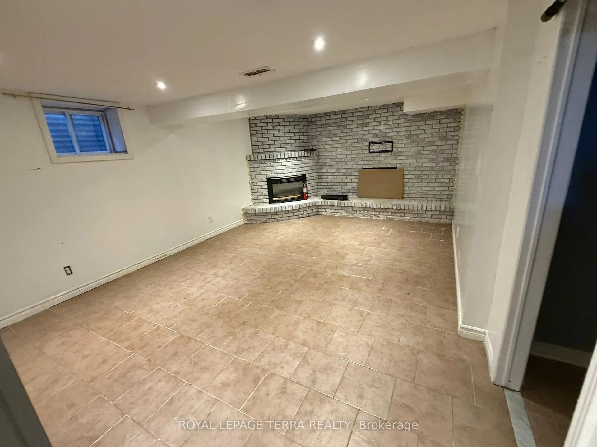 Photo 17 of 1380 Sarcee Street, Oshawa, Samac — HOMEH