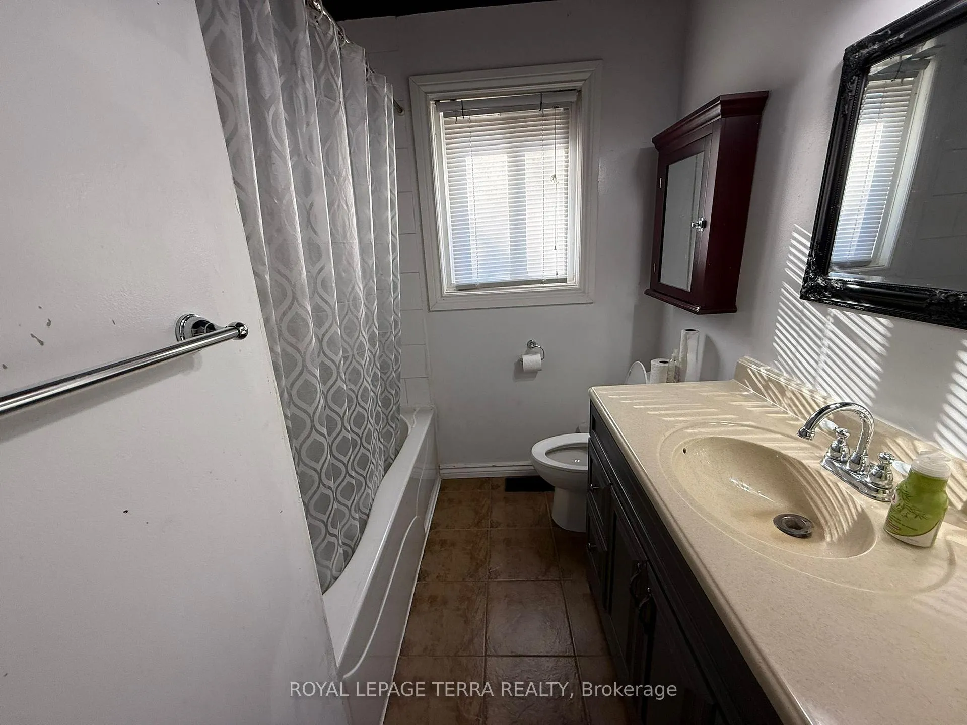 Photo 18 of 1380 Sarcee Street, Oshawa, Samac — HOMEH