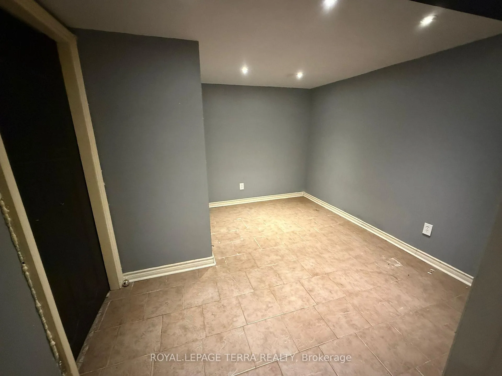 Photo 22 of 1380 Sarcee Street, Oshawa, Samac — HOMEH