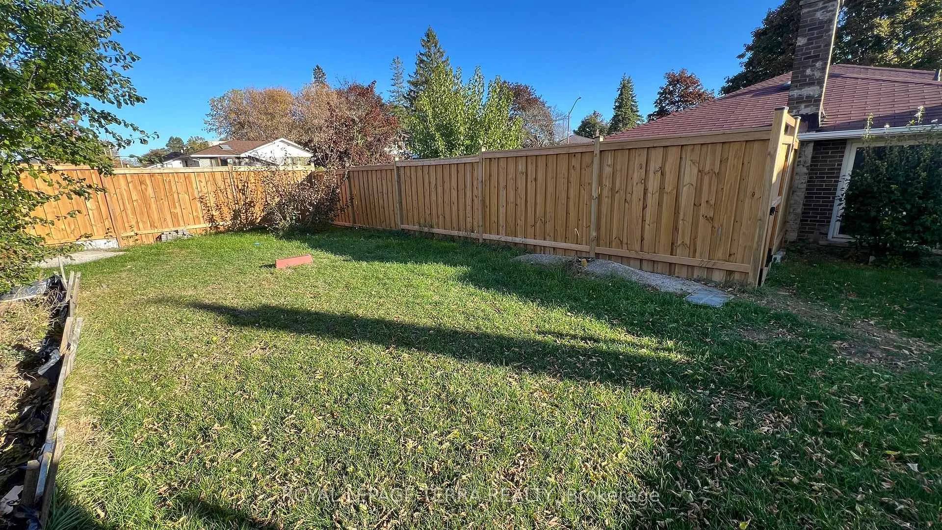 Photo 26 of 1380 Sarcee Street, Oshawa, Samac — HOMEH