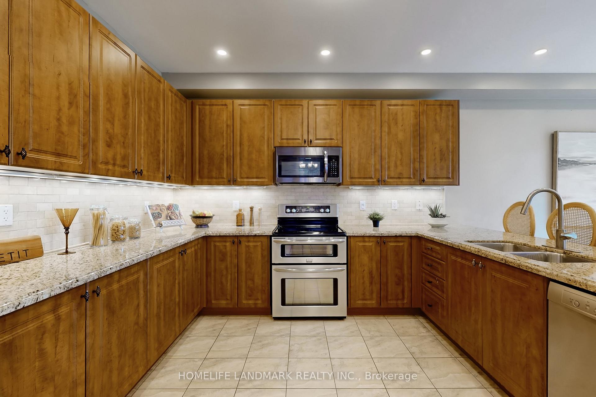 Photo 5 of 496 Foxcroft Boulevard, Newmarket, Stonehaven-Wyndham — HOMEH