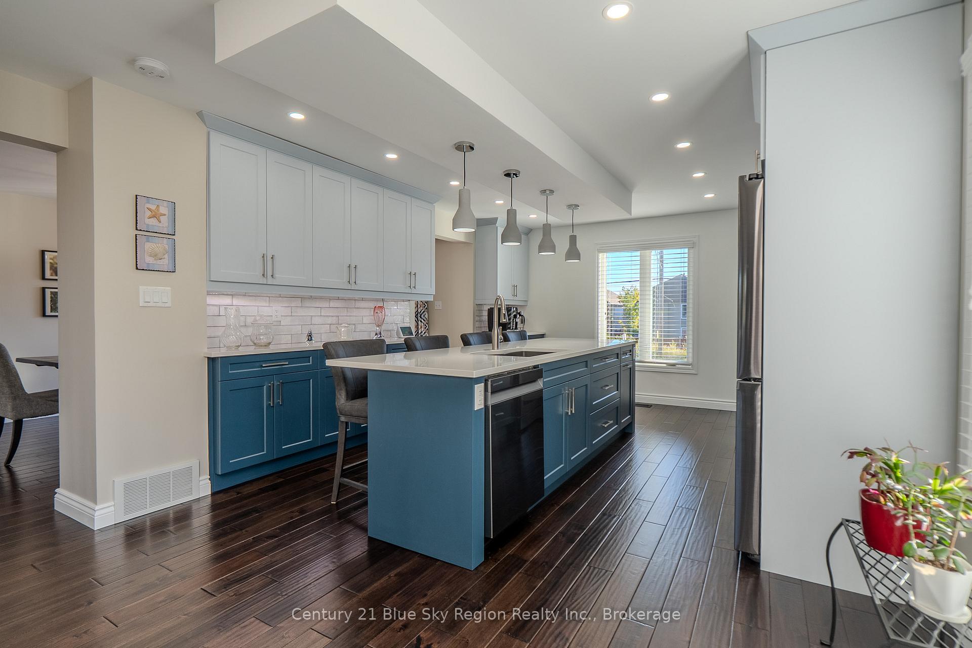 Photo 3 of 120 Cloverbrae Crescent, North Bay, Ferris — HOMEH