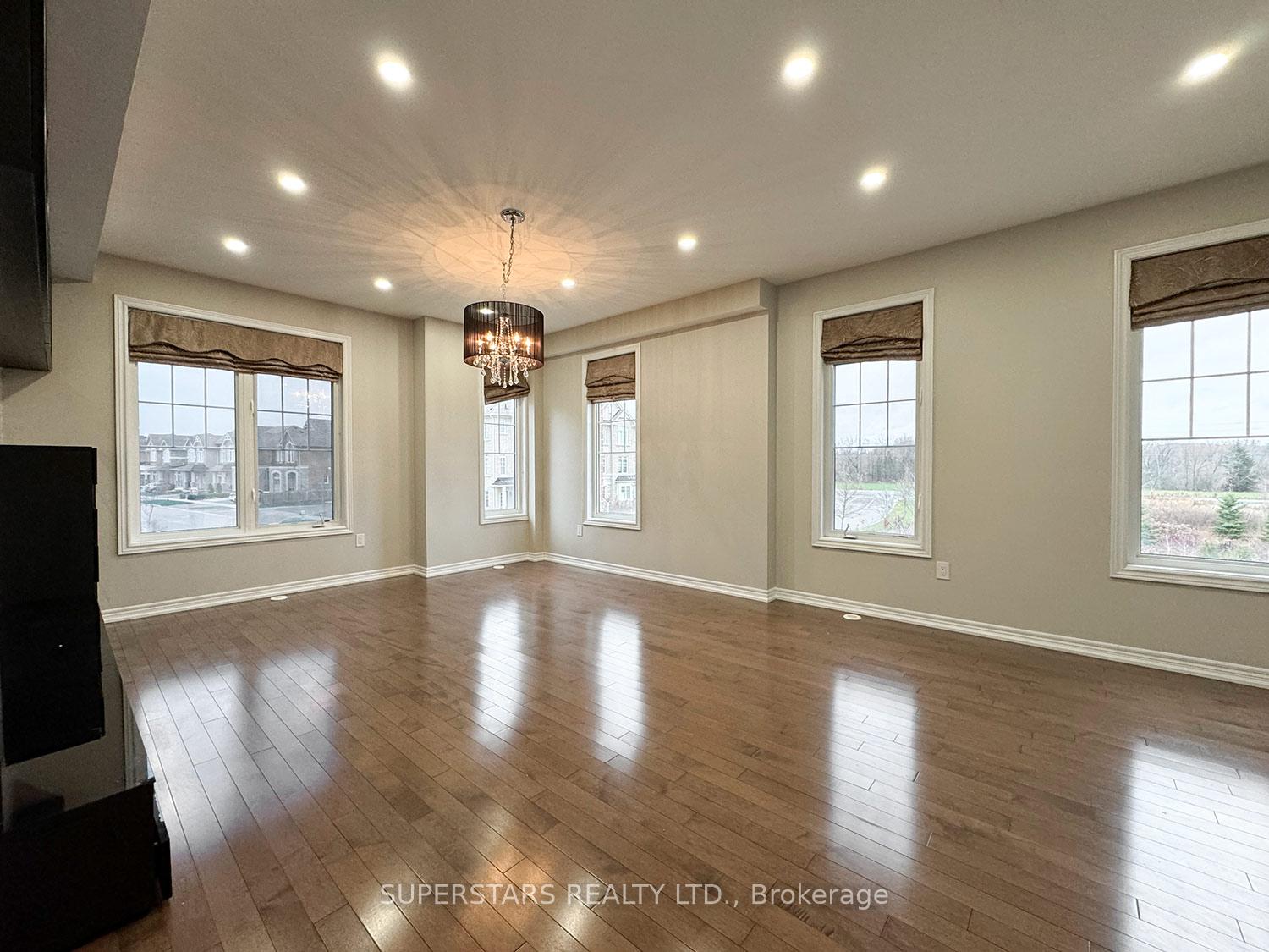Photo 3 of 325 Delray Drive, Markham, Greensborough — HOMEH