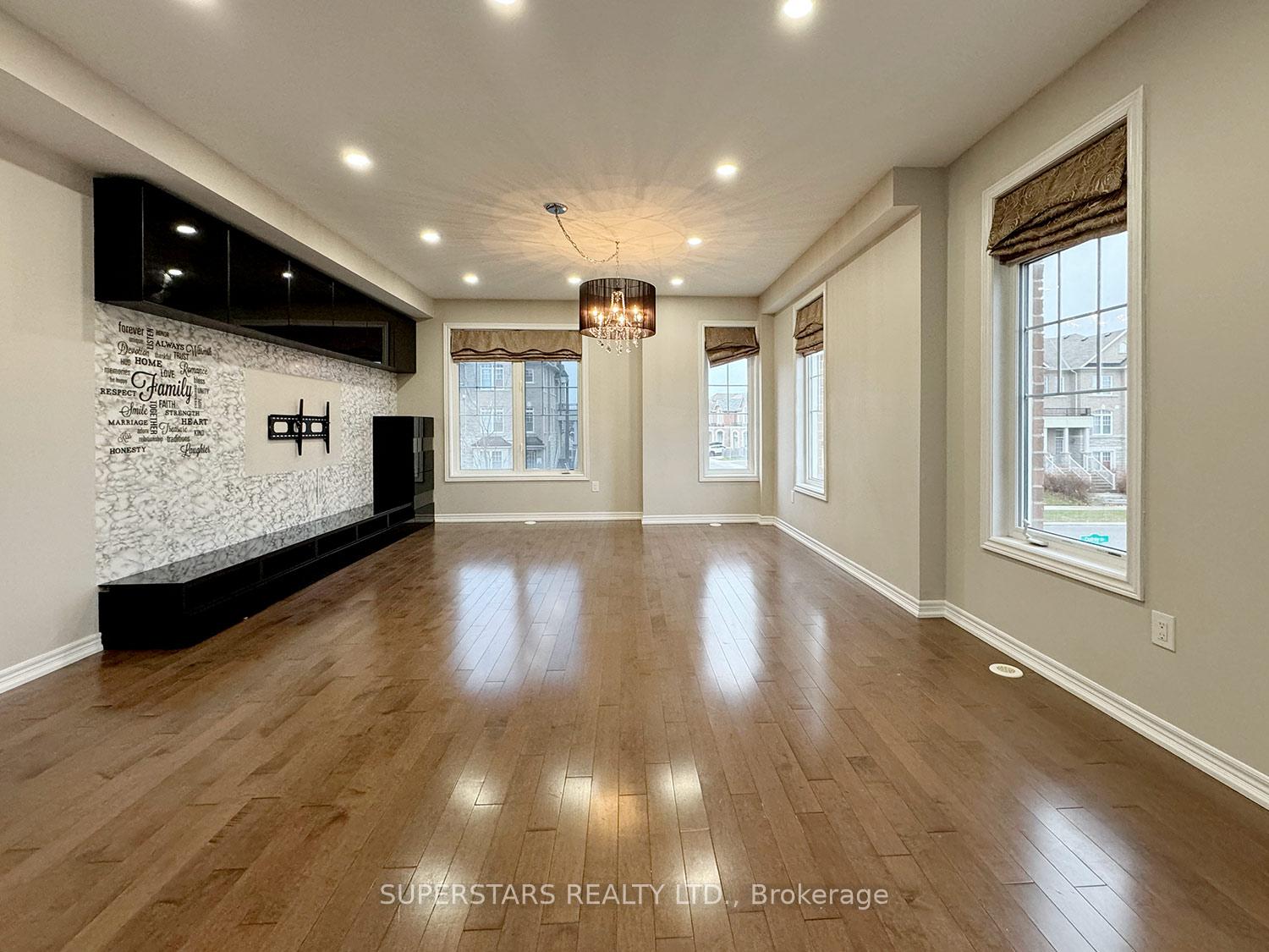Photo 4 of 325 Delray Drive, Markham, Greensborough — HOMEH