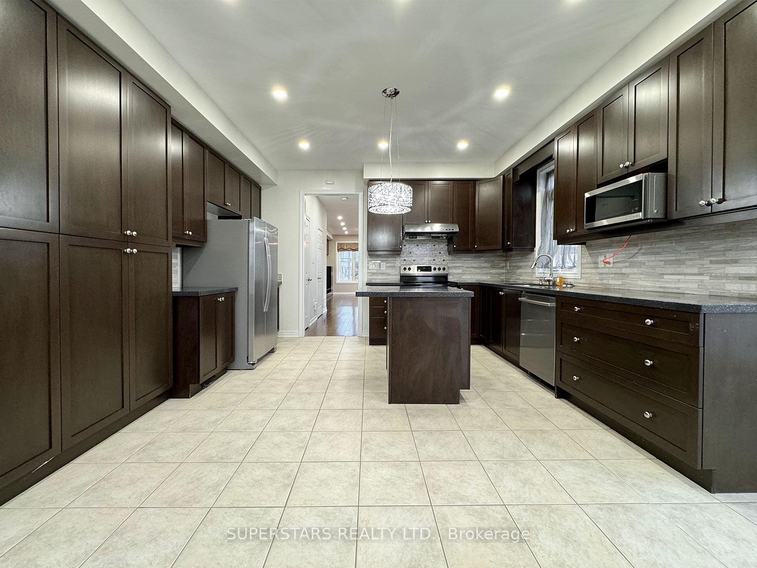 Photo 5 of 325 Delray Drive, Markham, Greensborough — HOMEH
